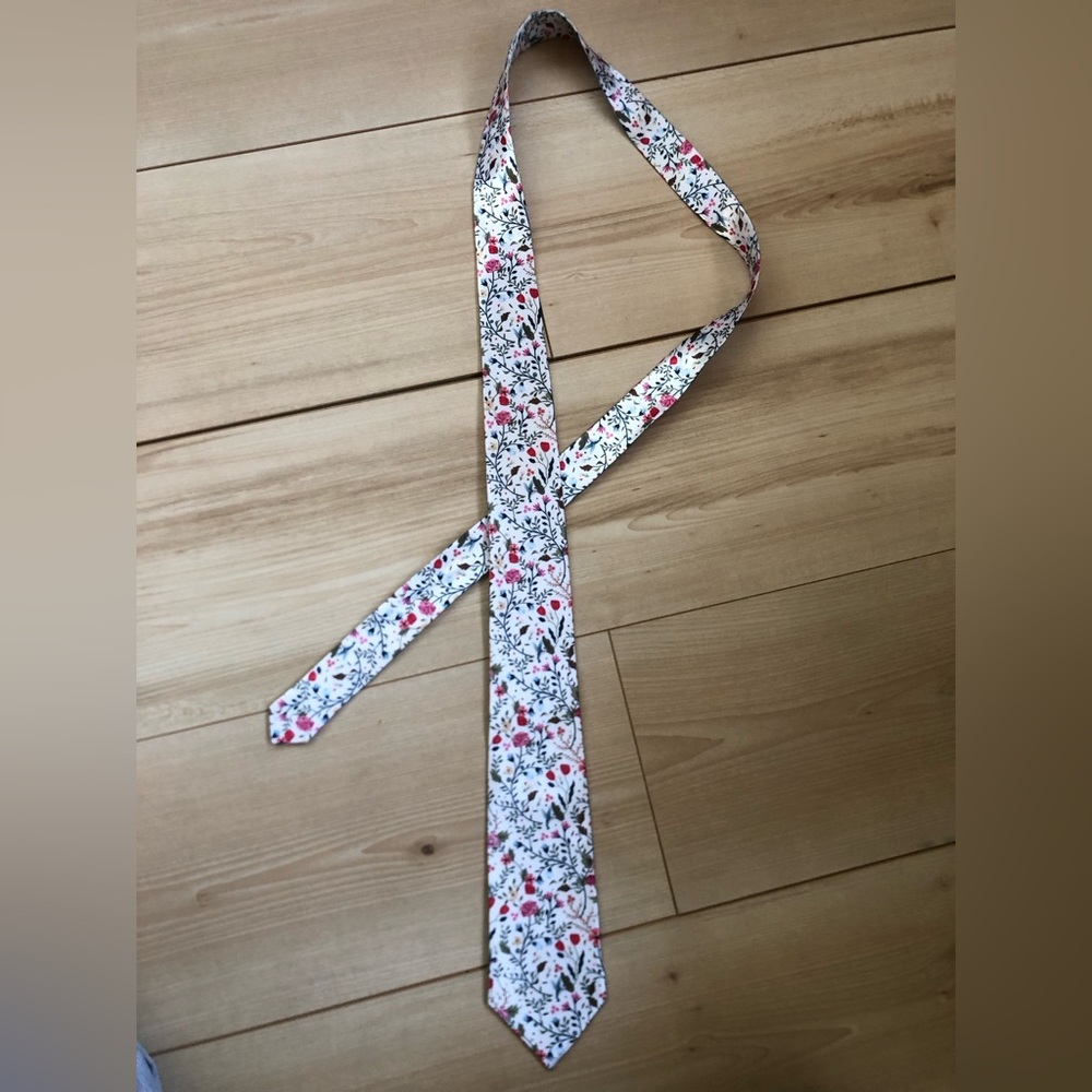 Floral neck tie